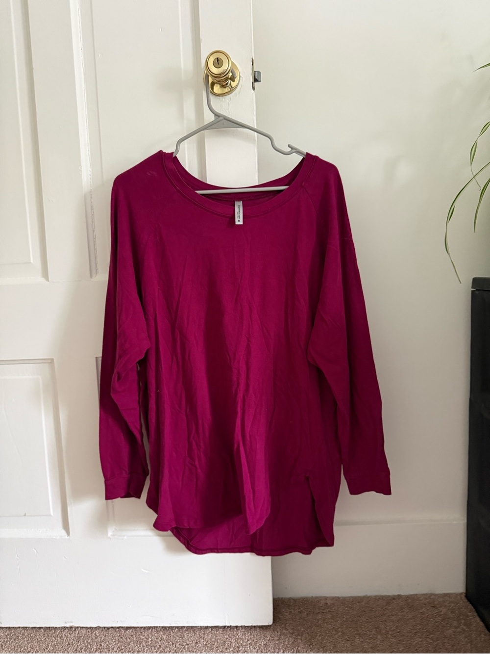 Women’s magenta oversized long-sleeve tee